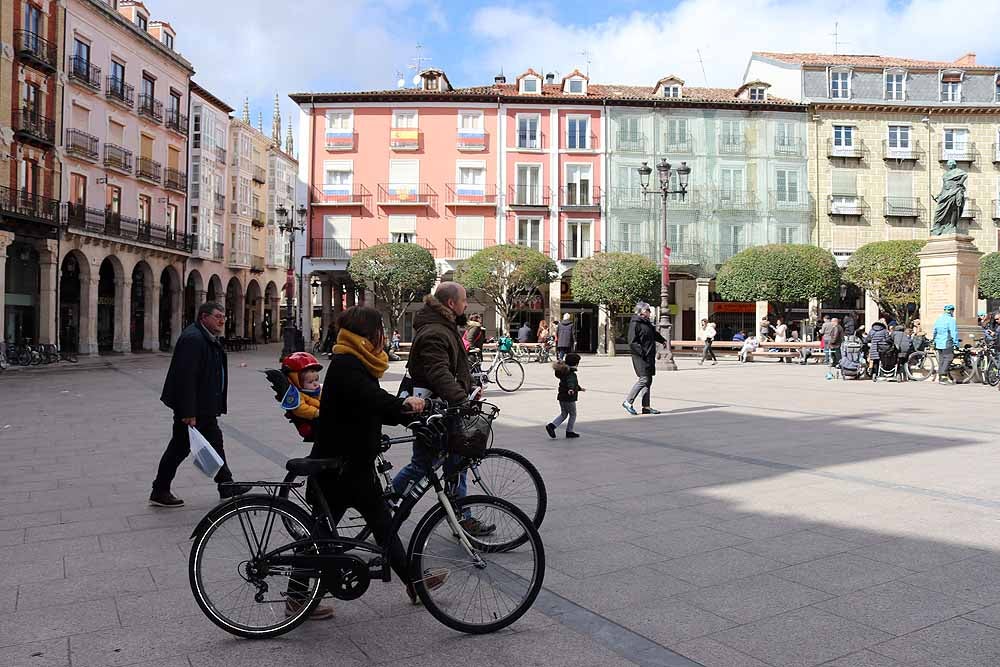 Fotos: Los ciclistas vuelve a llenar las calles de Burgos contra la Ordenanza de Movilidad