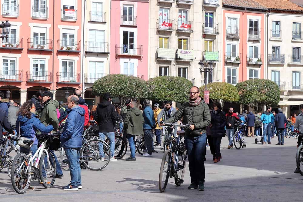 Fotos: Los ciclistas vuelve a llenar las calles de Burgos contra la Ordenanza de Movilidad