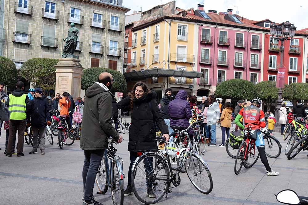 Fotos: Los ciclistas vuelve a llenar las calles de Burgos contra la Ordenanza de Movilidad