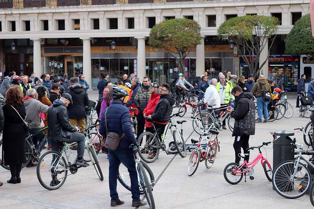 Fotos: Los ciclistas vuelve a llenar las calles de Burgos contra la Ordenanza de Movilidad