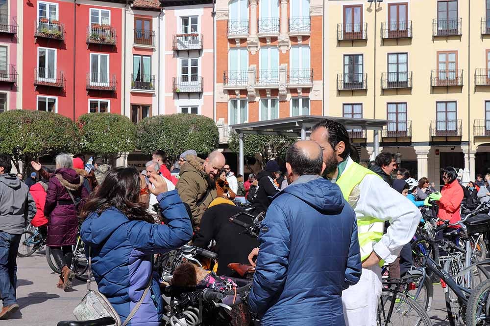 Fotos: Los ciclistas vuelve a llenar las calles de Burgos contra la Ordenanza de Movilidad