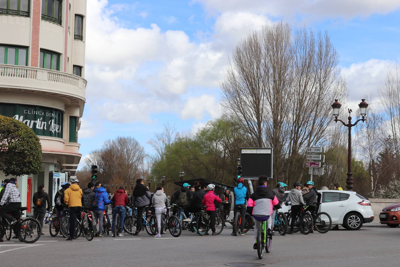 Fotos: Los ciclistas vuelve a llenar las calles de Burgos contra la Ordenanza de Movilidad