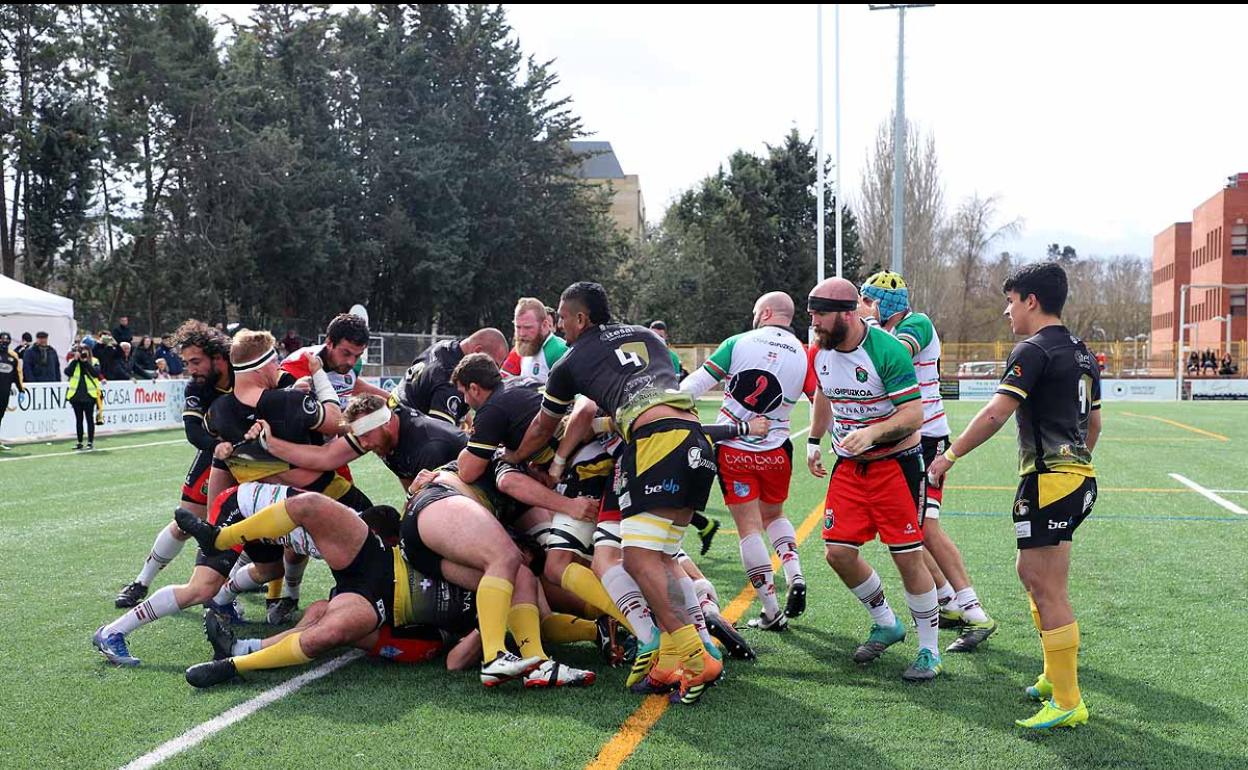 La afición se entregó en San Amaro para animar a los burgaleses.