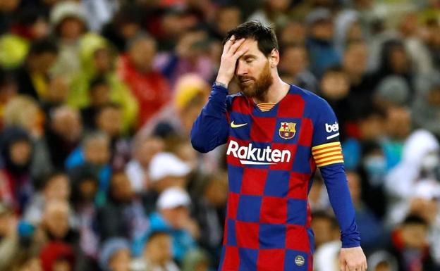 Lionel Messi, abatido tras la derrota del Barça en el clásico.