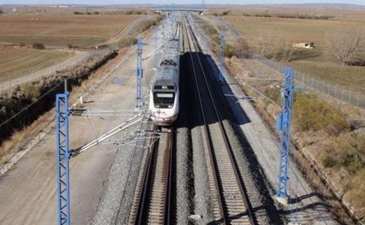 Ábalos califica de «básica» la conexión por tren de alta velocidad entre Burgos y Vitoria