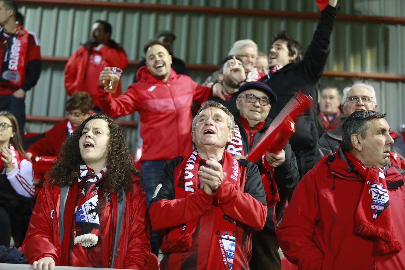 Fotos: Anduva vibra con su equipo a pesar de la derrota