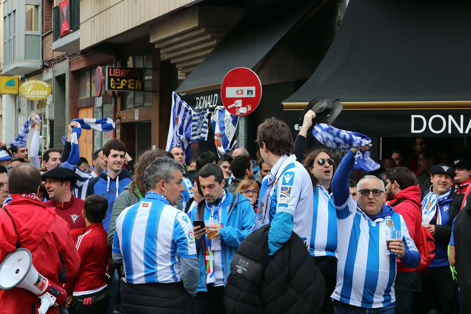 Fotos: La marea txuri urdin llega a Miranda