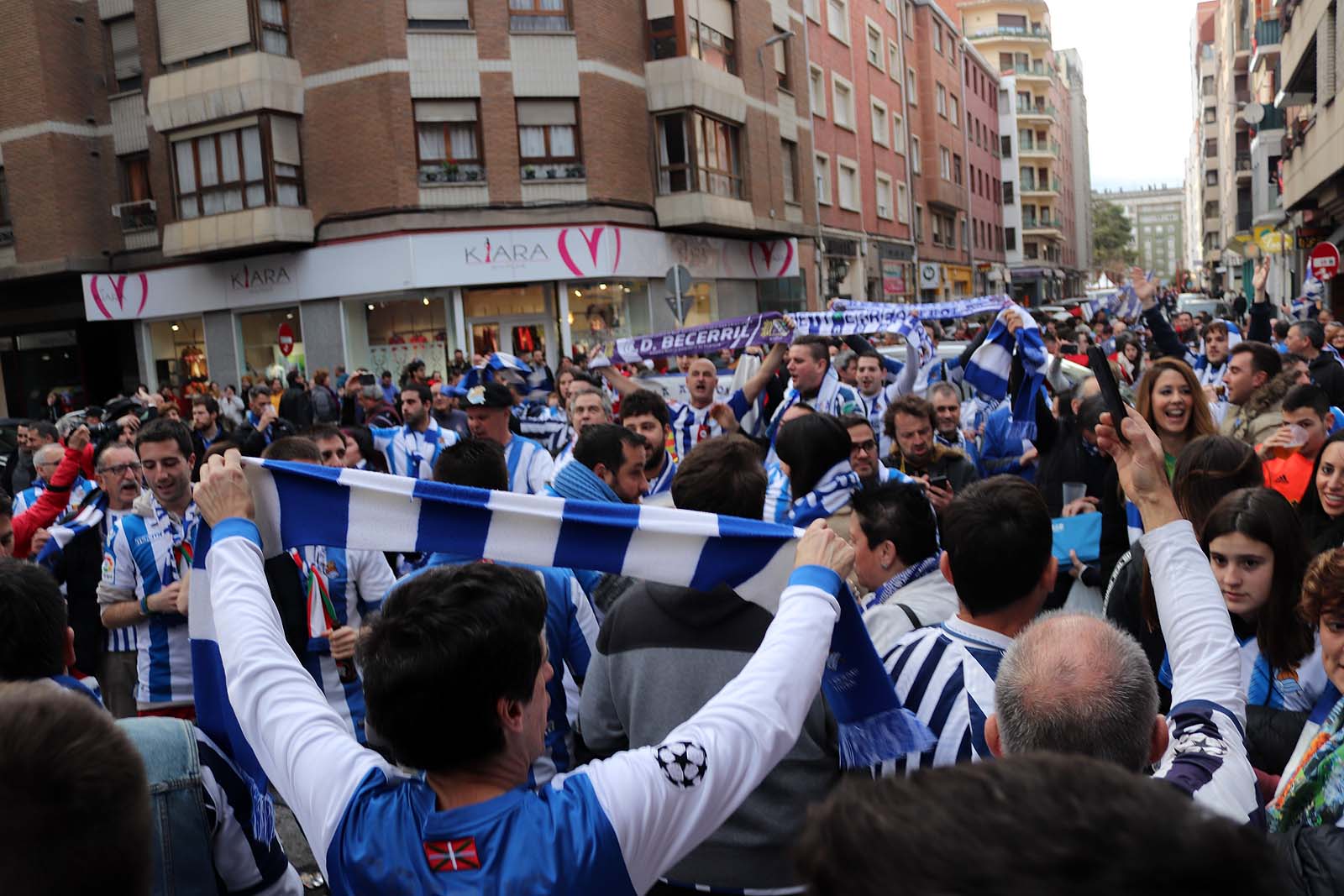 Fotos: La marea txuri urdin llega a Miranda