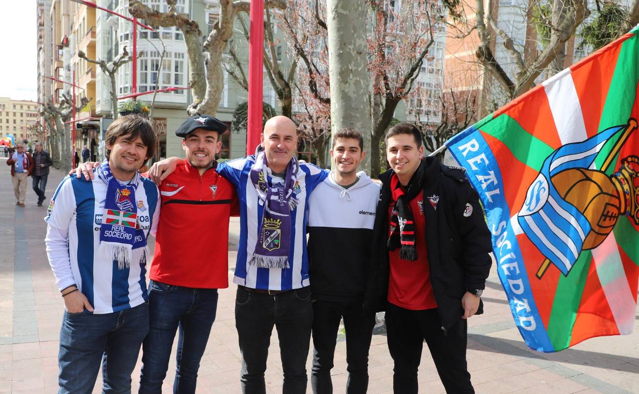 Aficionados de la Real y del Mirandés.