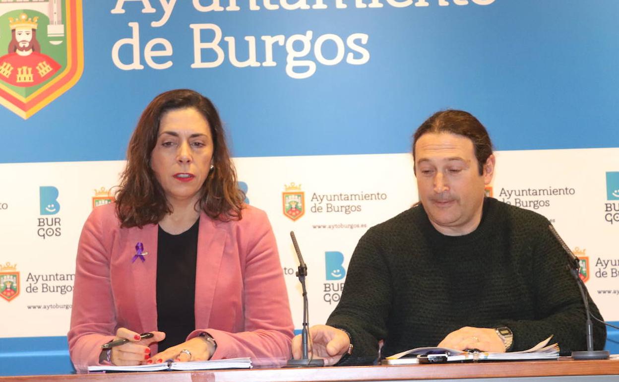 Los concejales de Podemos, durante su comparecencia.