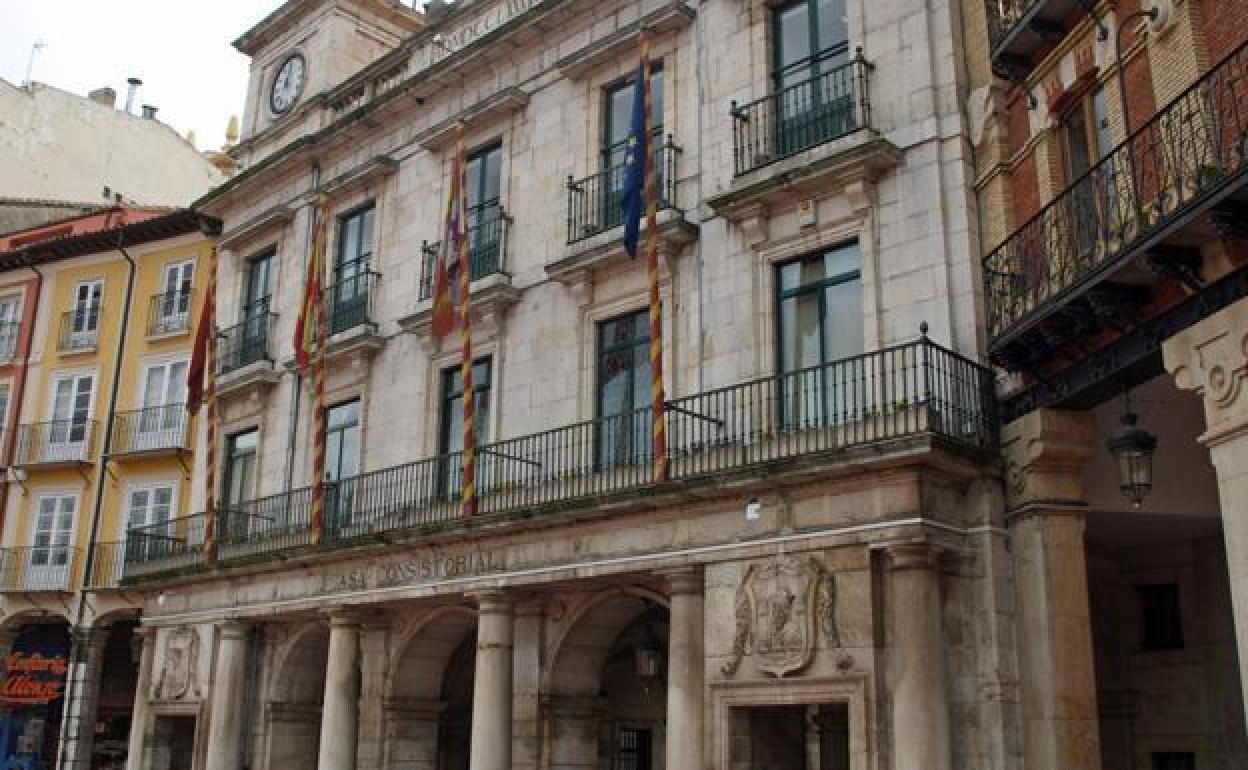 Fachada del Ayuntamiento de Burgos. 