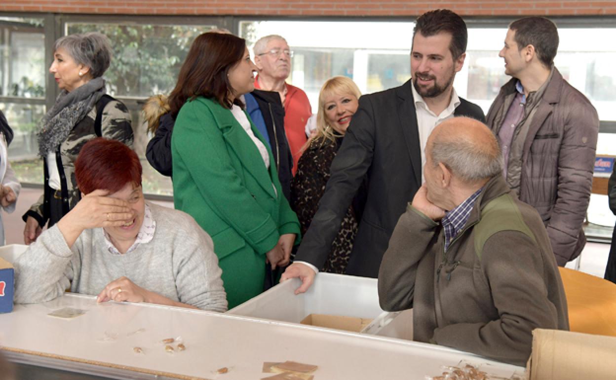 Tudanca en su visita al centro de Aspanias. 