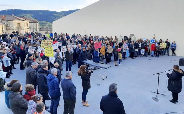 Protesta sanitaria en Regumiel de la Sierra. 