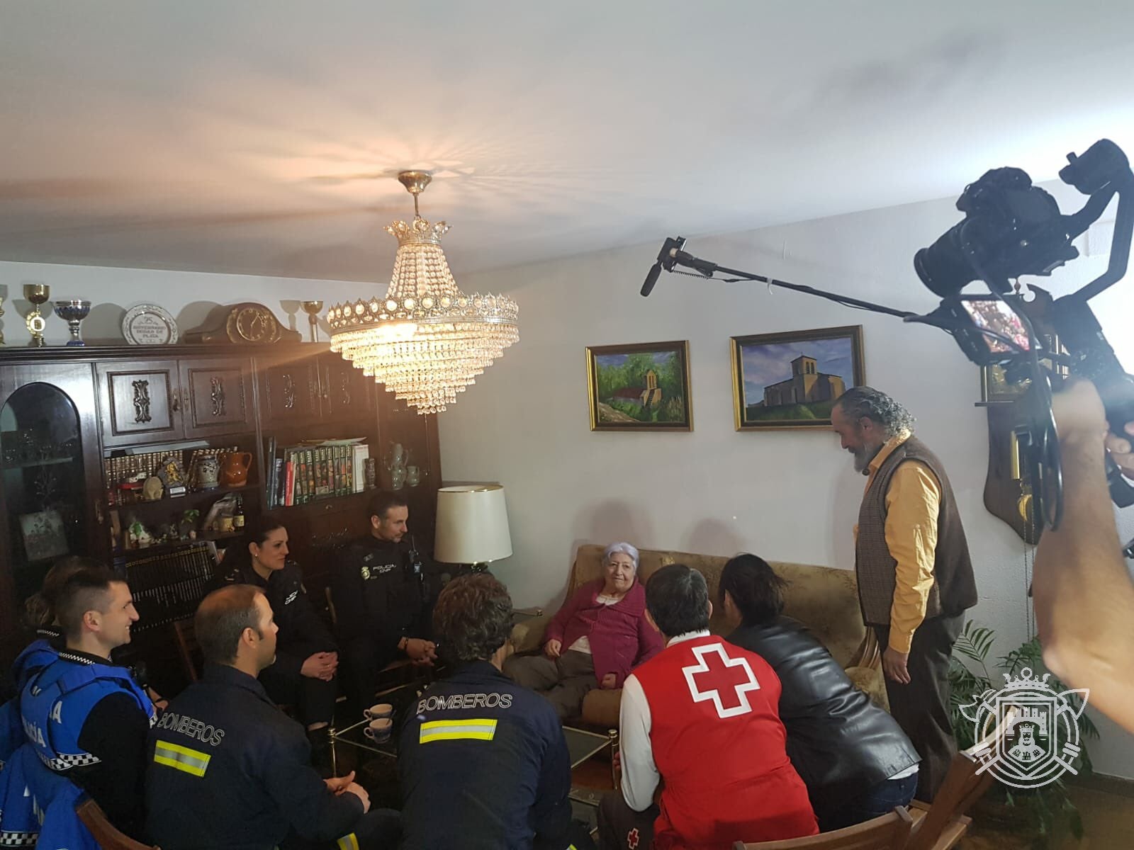 Imagen secundaria 1 - La problemática de la soledad de los mayores se hace protagonista del nuevo vídeo divulgativo de los Bomberos de Burgos