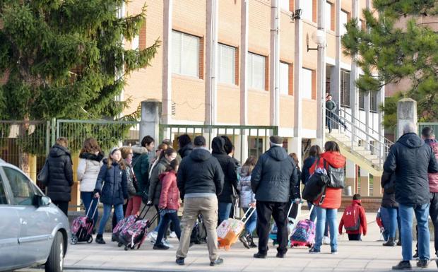 La Junta cierra mañana el colegio Anduva de Miranda de Ebro tras detectarse posibles casos de coronavirus en padres