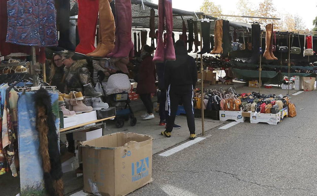 Imagen de archivo de un mercadillo. 