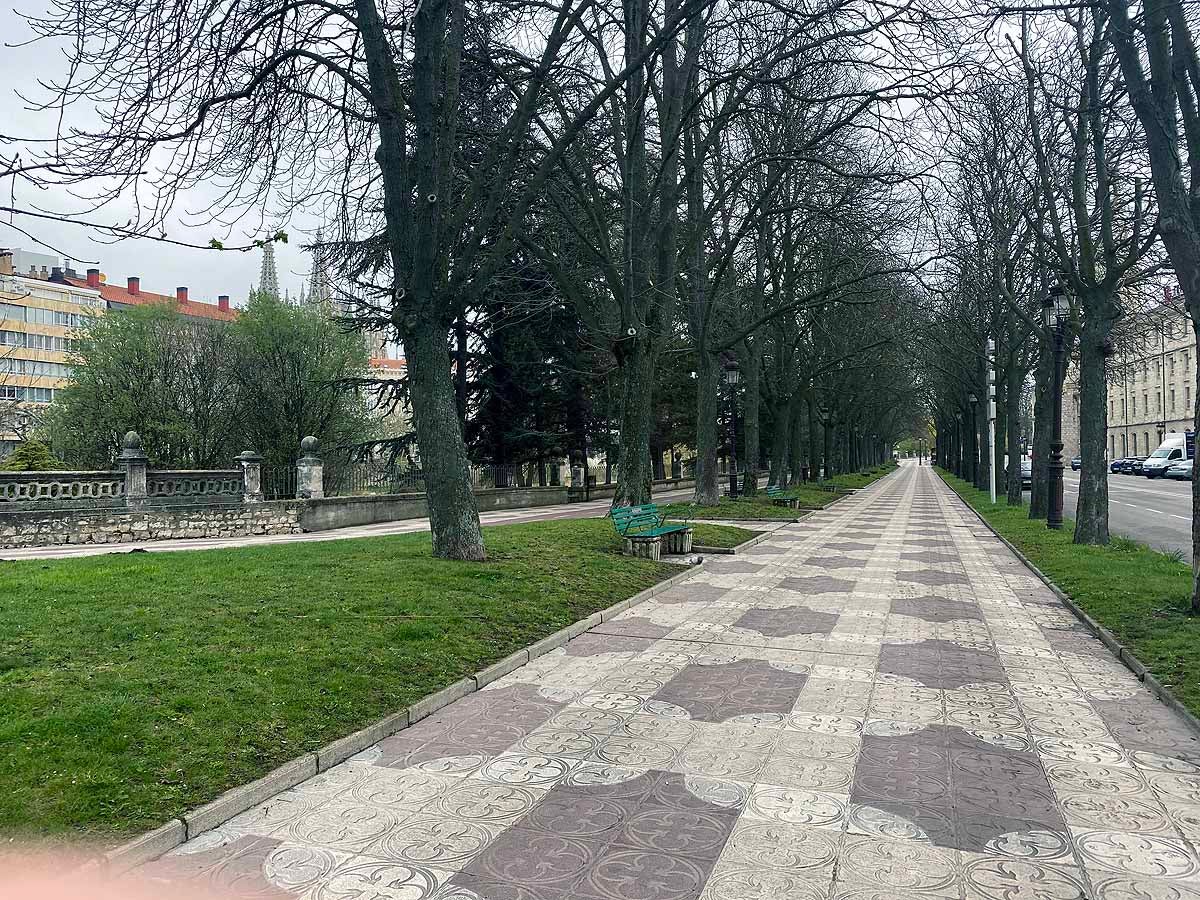 La Plaza Mayor desierta a media mañana.