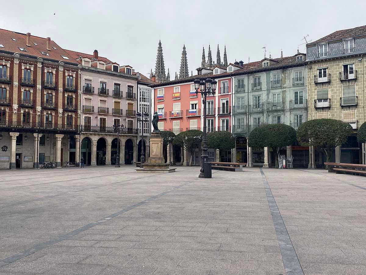 La Plaza Mayor desierta a media mañana.