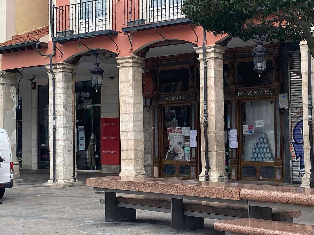 La Plaza Mayor desierta a media mañana.