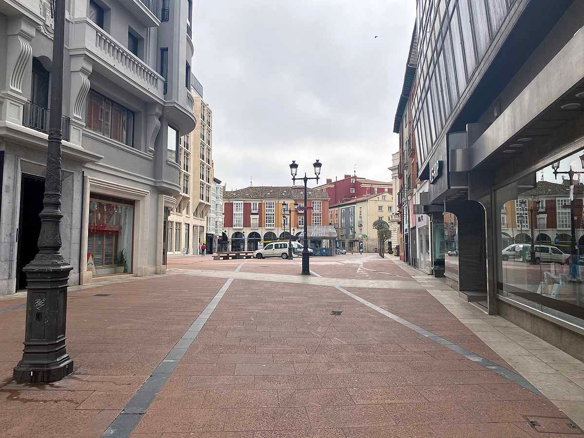 La Plaza Mayor desierta a media mañana.