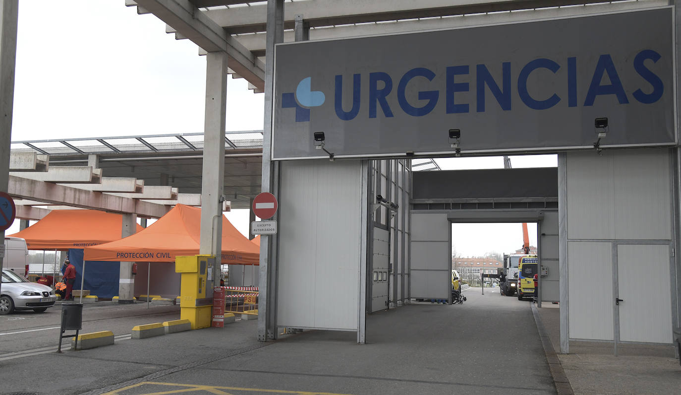 Fotos: El Hospital de Burgos instala carpas y casetas para un cribado de los pacientes de coronavirus