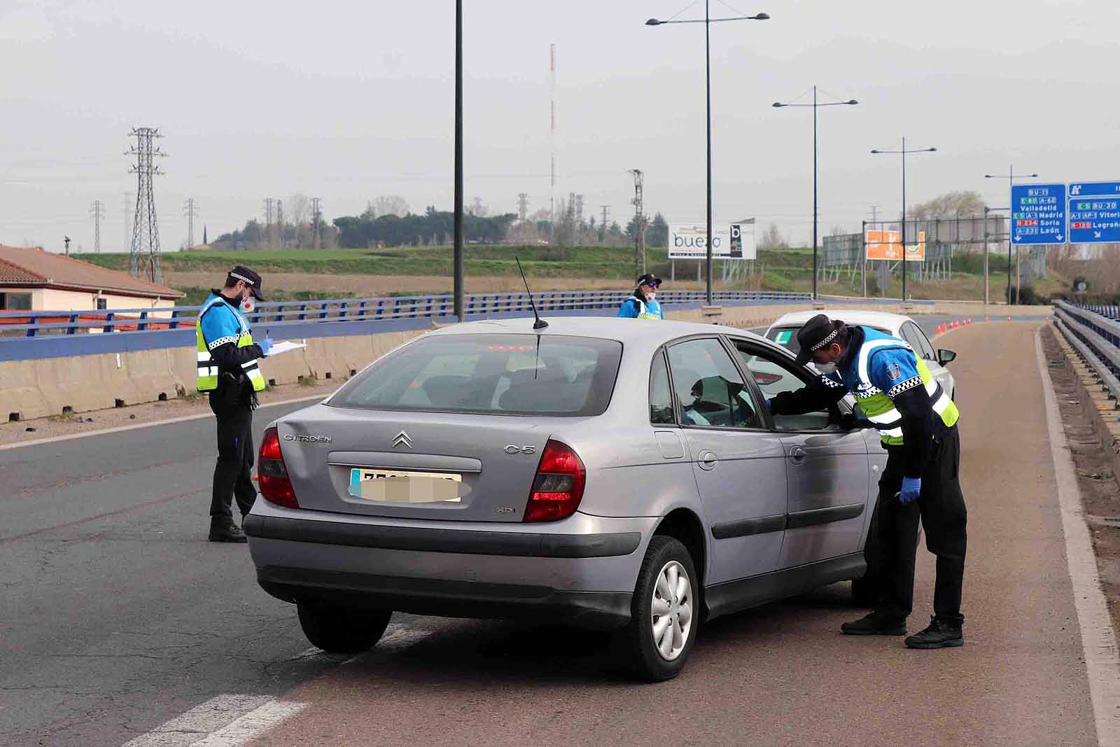 Agentes de la Policía Local han controlado los desplazamientos esta tarde en Burgos