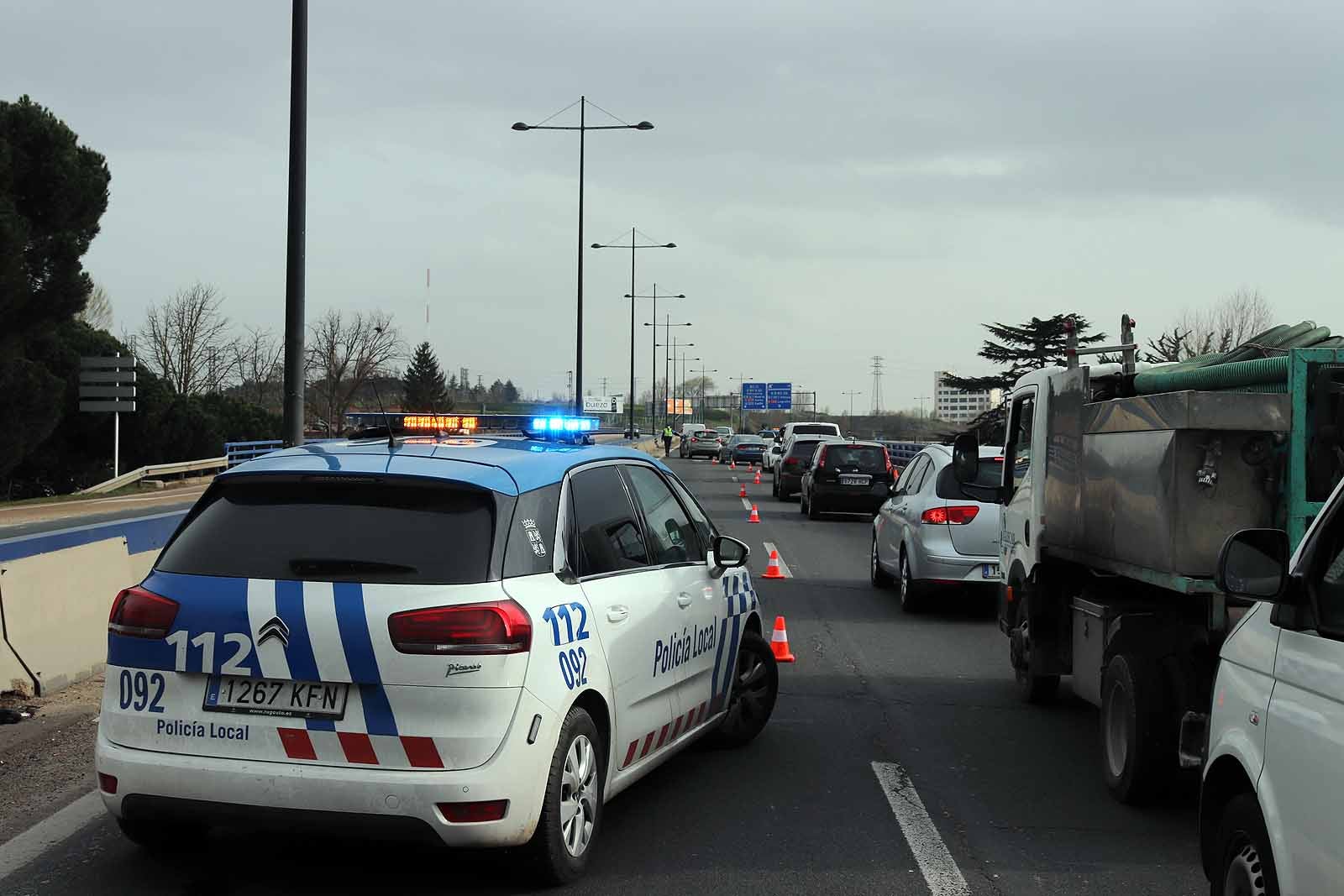 Agentes de la Policía Local han controlado los desplazamientos esta tarde en Burgos