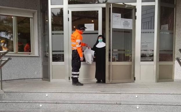 33 máscaras hechas por voluntarios con impresoras 3D llegan a las residencias de Aranda de Duero