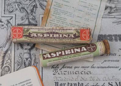 Imagen secundaria 1 - Medicamentos que se usaban para tratar la gripe en 1918 y que se muestran en la exposición dedicada a Saturio Serradilla Vicente, en Escurial de la Sierra (Salamanca)