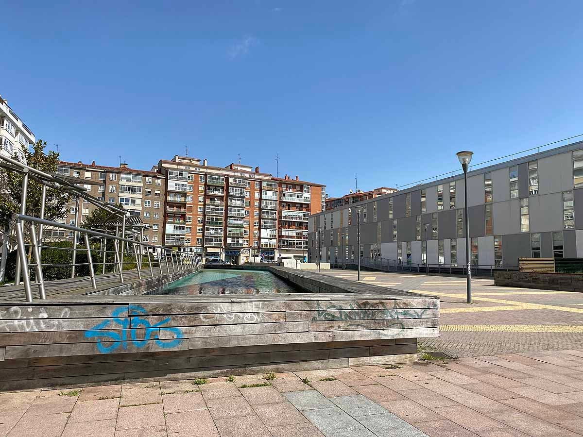 Cola para entrar a un estanco del barrio.