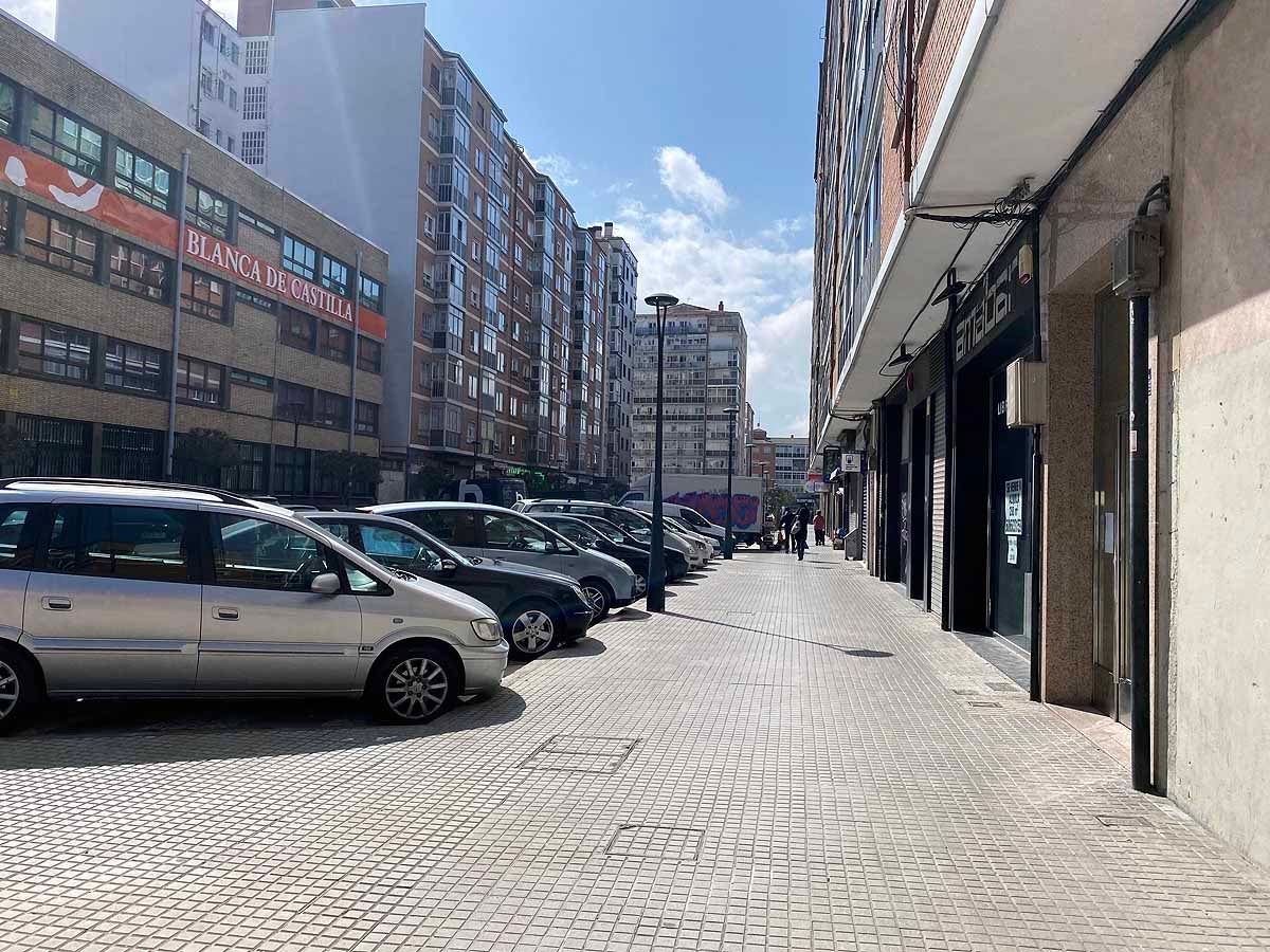 Cola para entrar a un estanco del barrio.