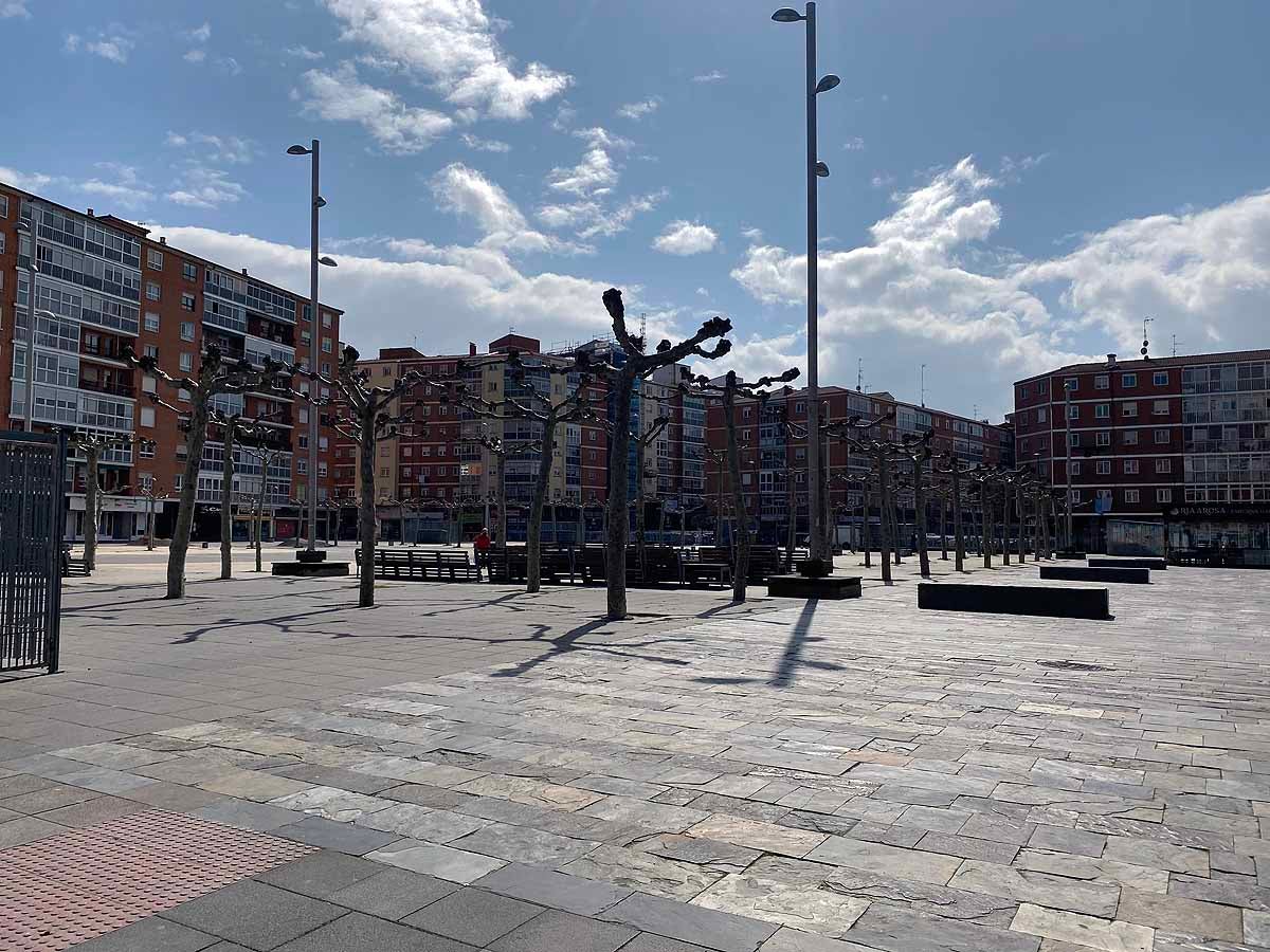 Cola para entrar a un estanco del barrio.