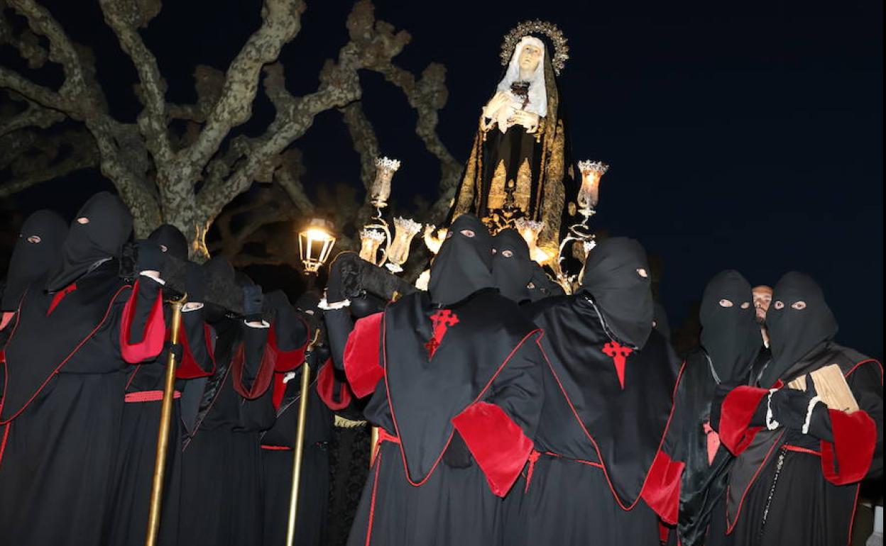 Procesión de Semana Santa por las calles de Burgos. 