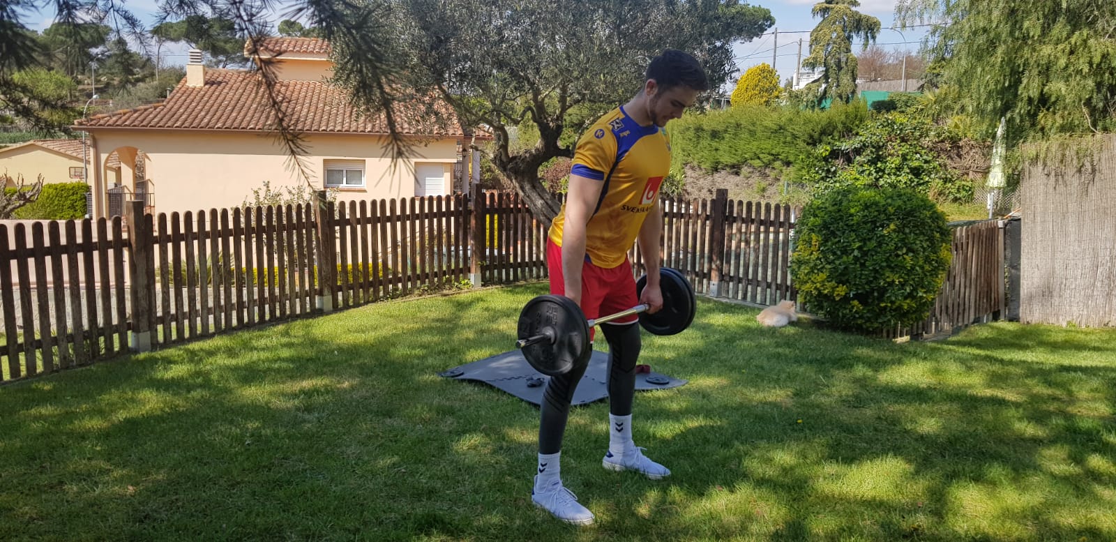 Fotos: Mucha predisposición y una pizca de creatividad en los entrenamientos en casa de los equipos burgaleses