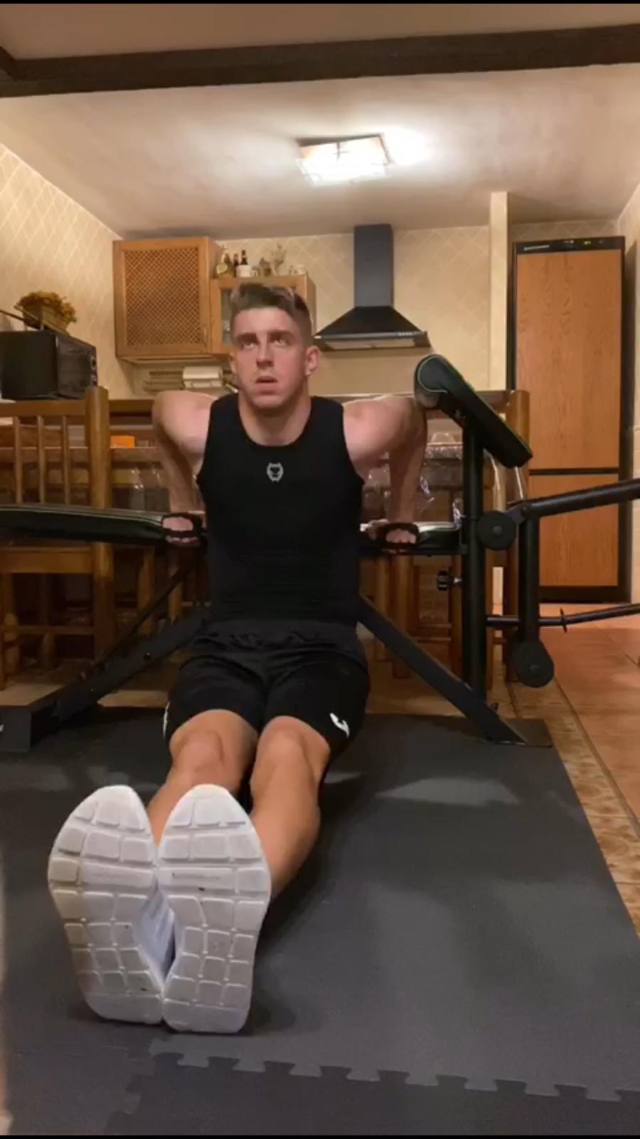 Fotos: Mucha predisposición y una pizca de creatividad en los entrenamientos en casa de los equipos burgaleses