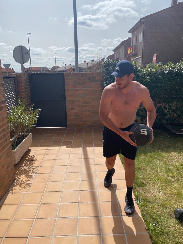 Fotos: Mucha predisposición y una pizca de creatividad en los entrenamientos en casa de los equipos burgaleses