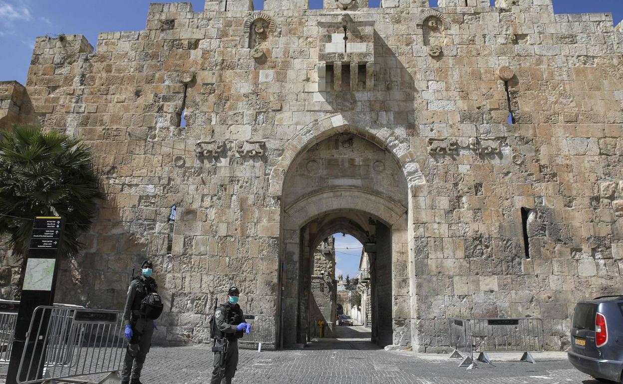 Agentes de la policía fronteriza de Israel en la Puerta del León en Jesrusalén