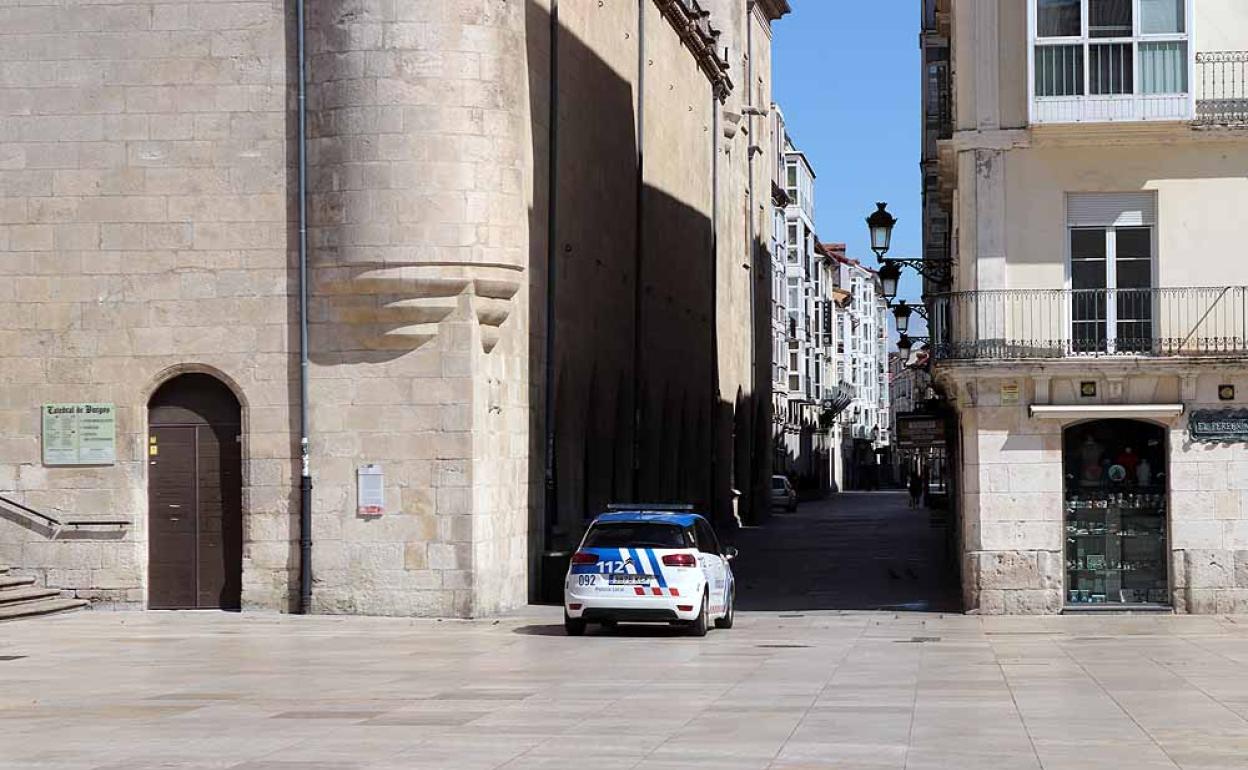 La policía sigue patrullando por la ciudad