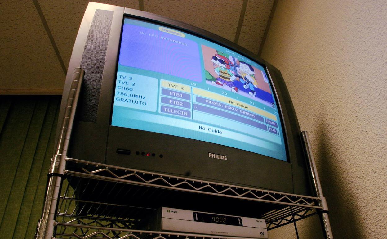 Televisor de tubo de rayos catódicos.