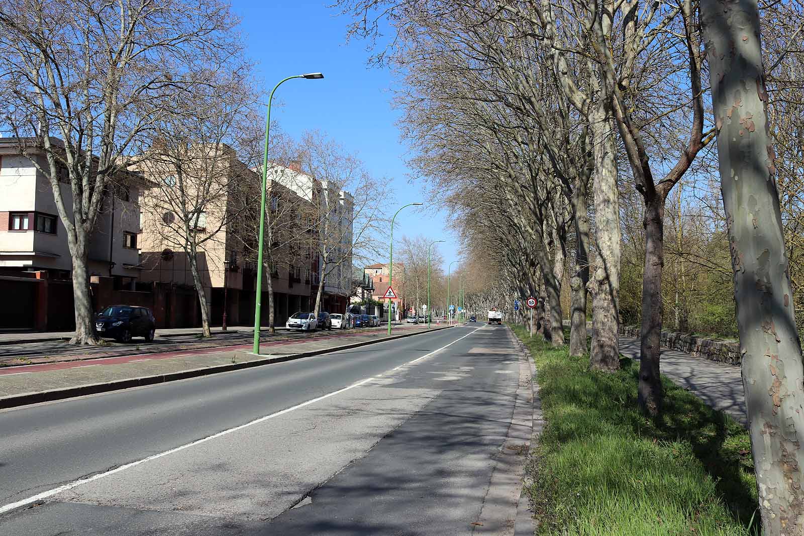 Fotos: El sol ilumina las calles de una ciudad vacía