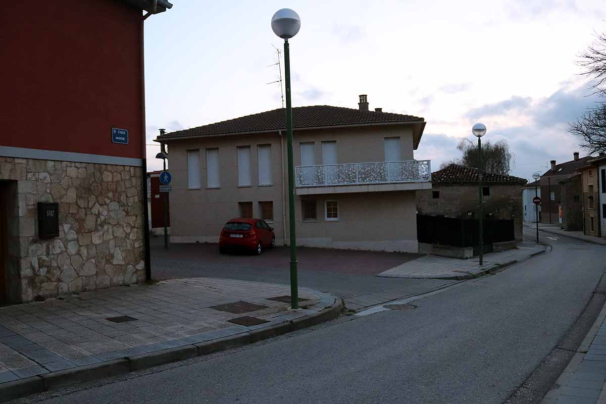 Fotos: Los barrios burgaleses dan ejemplo en una cuarentena con más luz y con mensajes positivos en las ventanas