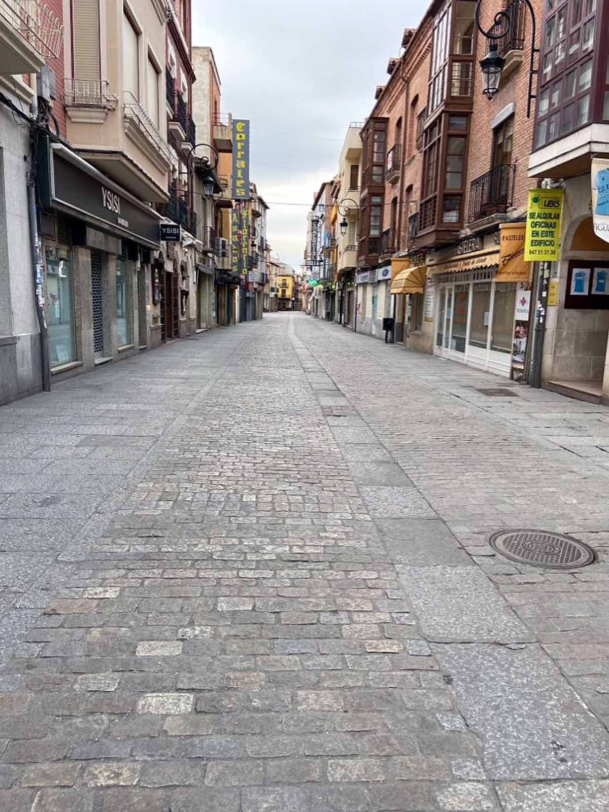 Plaza de Santa María totamente vacía.