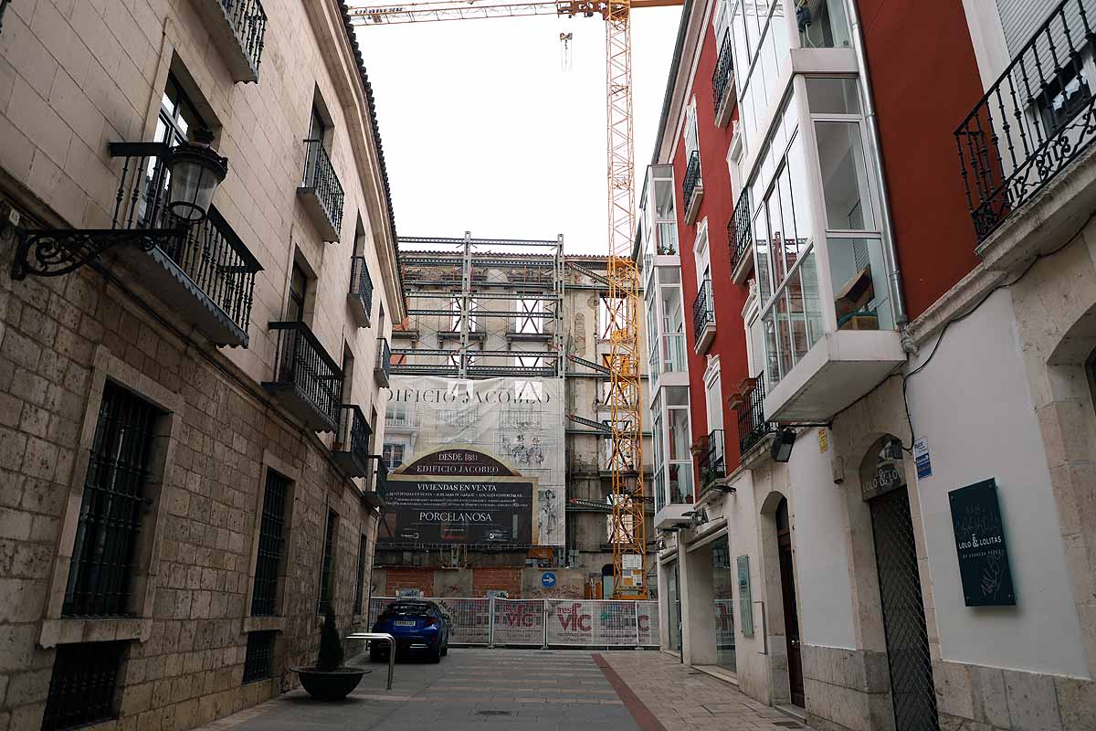 Las obras de la capital permanecen cerradas y la industria reduce su actividad.