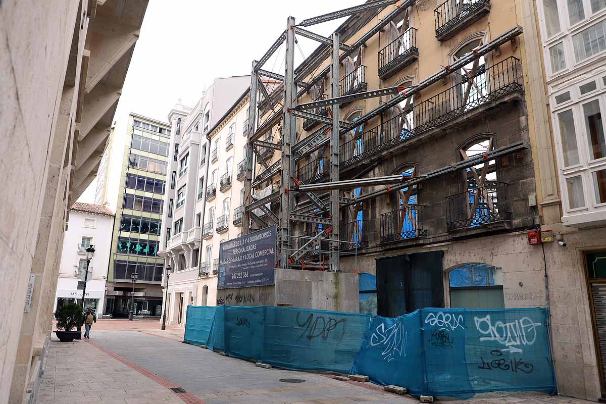 Las obras de la capital permanecen cerradas y la industria reduce su actividad.