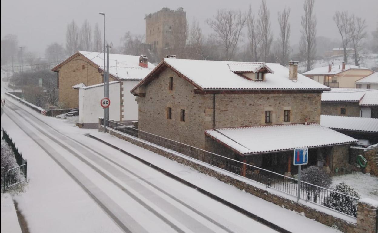 La zona de Espinosa de los Monteros ha sido una de las más afectadas por la nieve. 