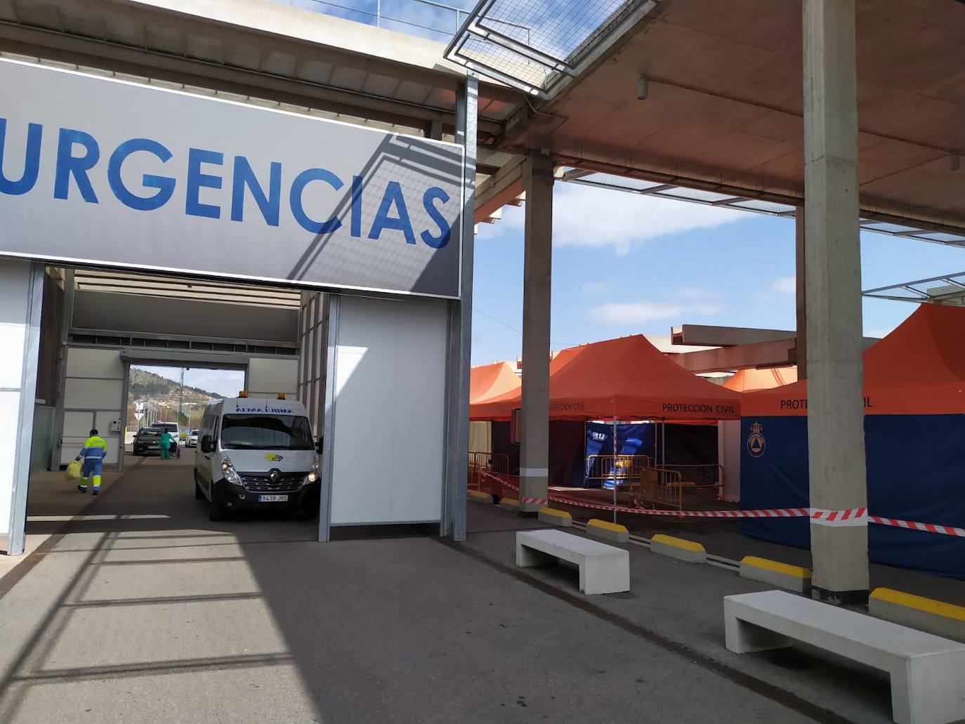 Fotos: La carpa de triaje del Hospital de Burgos empieza a funcionar este jueves