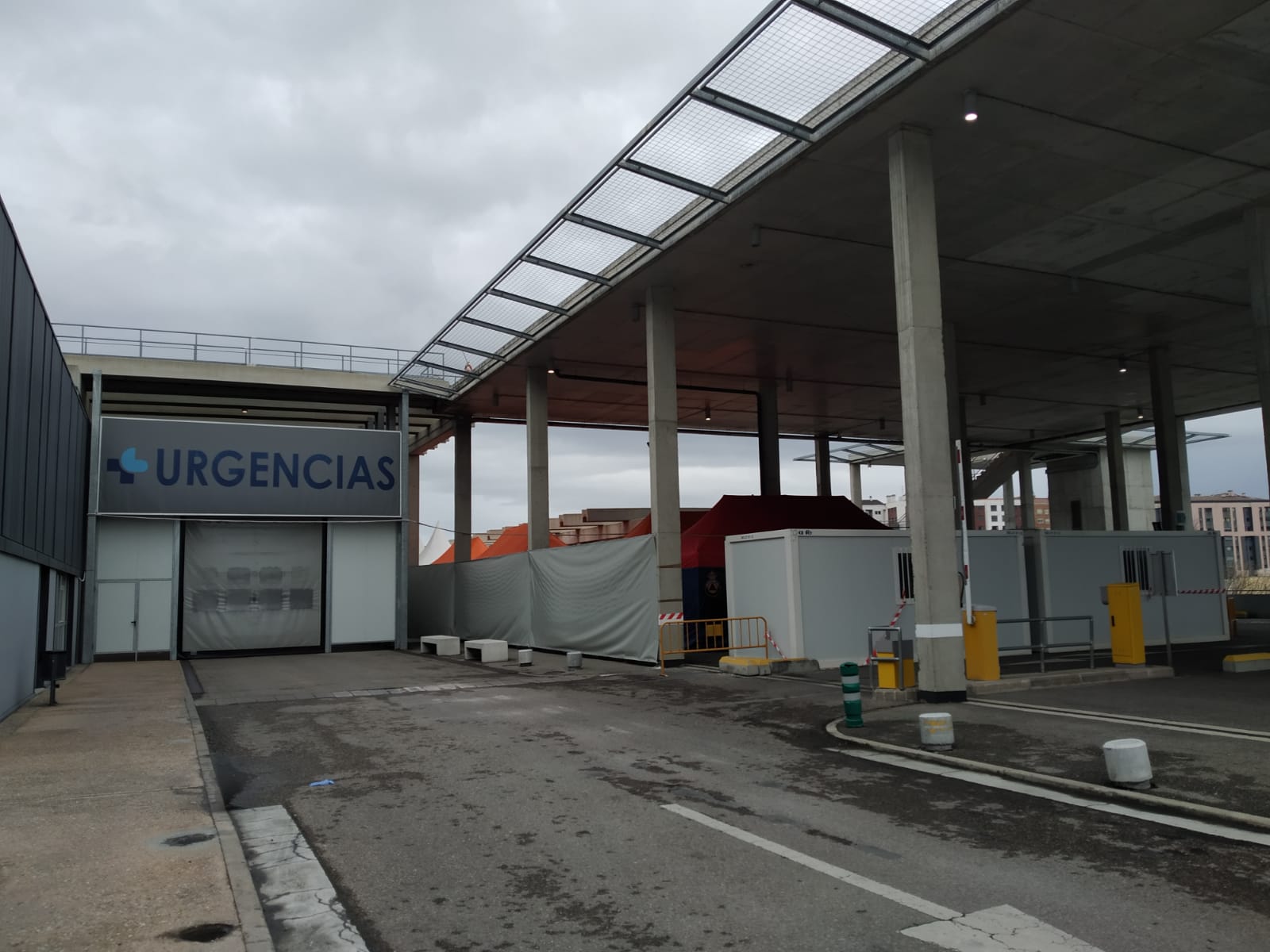 Fotos: La carpa de triaje del Hospital de Burgos empieza a funcionar este jueves