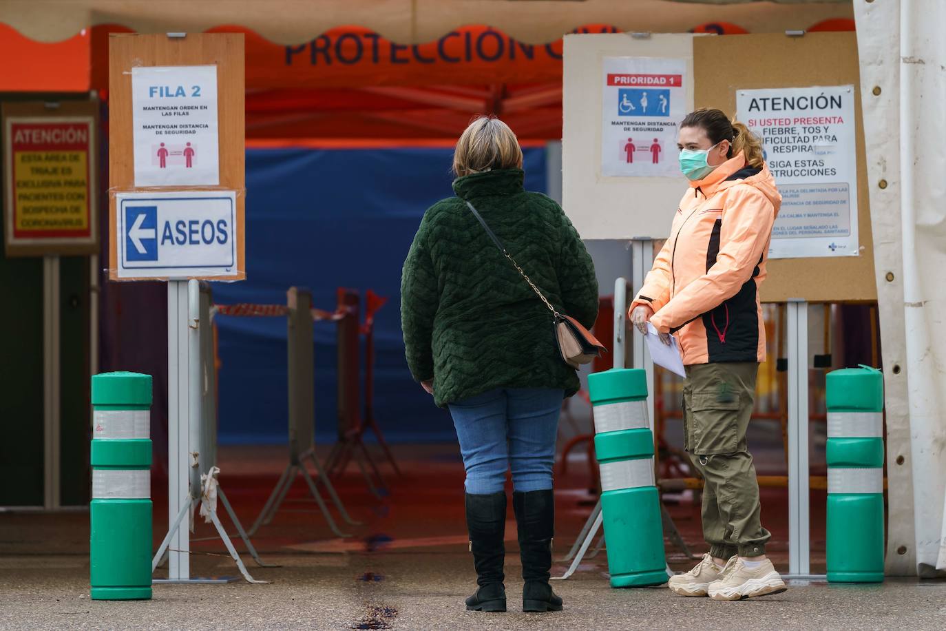 Fotos: La carpa de triaje del HUBU comienza a funcionar