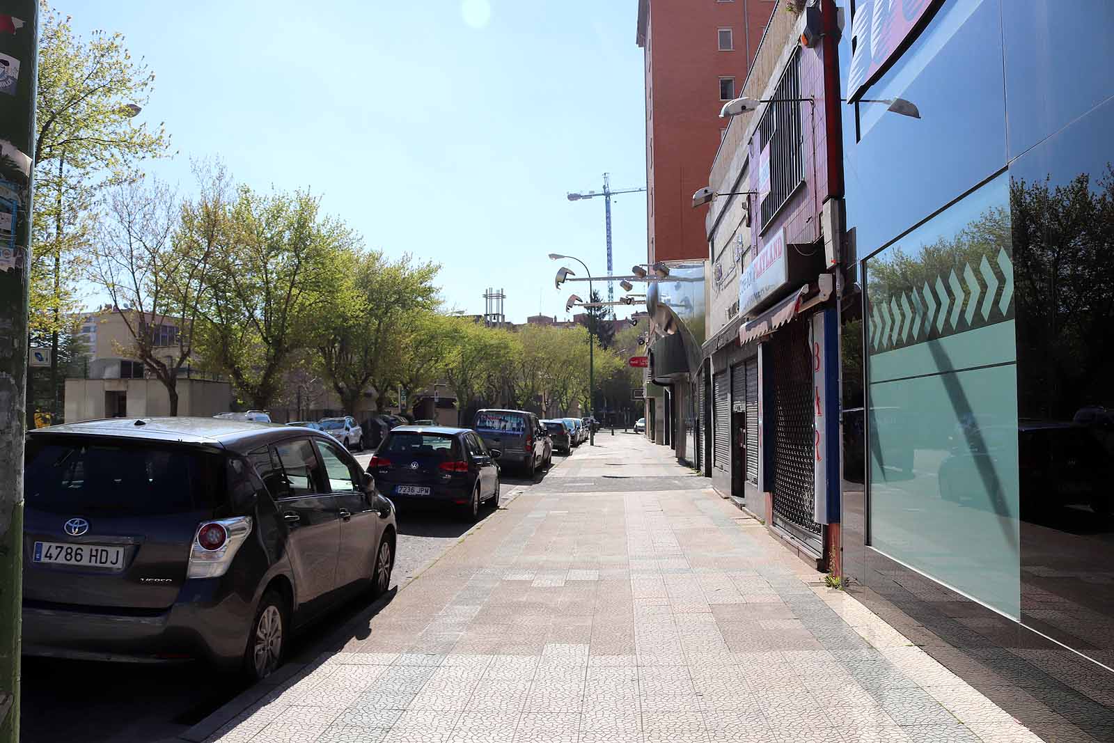 Fotos: Viernes de Dolores sin procesiones pero con colas en los supermercados