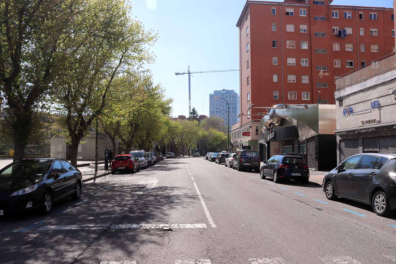 Fotos: Viernes de Dolores sin procesiones pero con colas en los supermercados